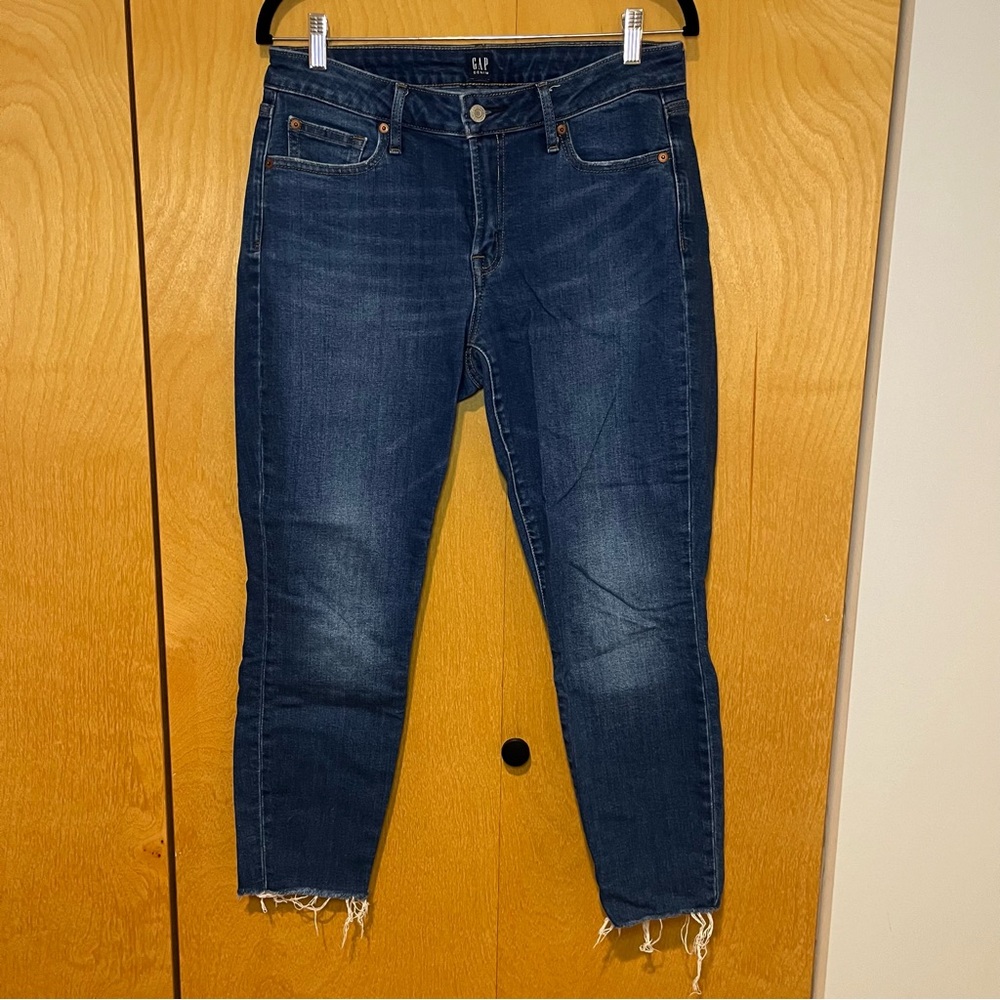 EUC Gap curvy true skinny raw hem ankle jeans, size 10/30 regular
